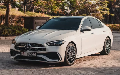 Mercedes C200 (Wit), 2022 te huur in Abu Dhabi
