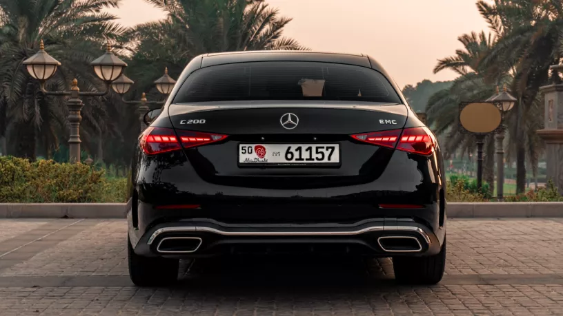 Abu Dabi'de kiralık Mercedes C200 (Siyah), 2022