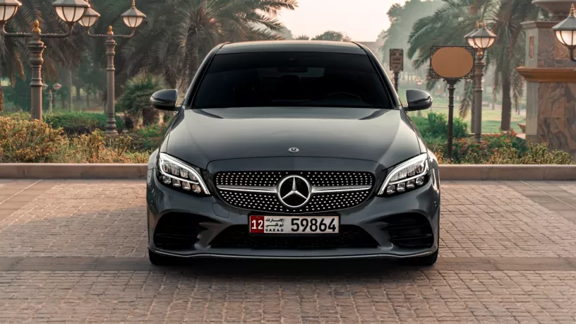Abu Dabi'de kiralık Mercedes C200 (Siyah), 2022