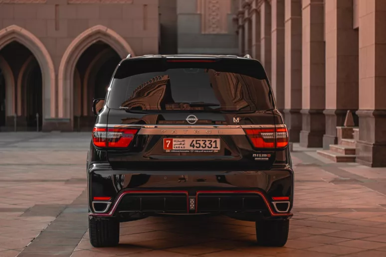 Nissan Patrol Nismo (Zwart), 2023 te huur in Abu Dhabi