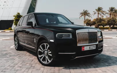 Rolls Royce Cullinan (Negro), 2023 para alquiler en Abu Dhabi