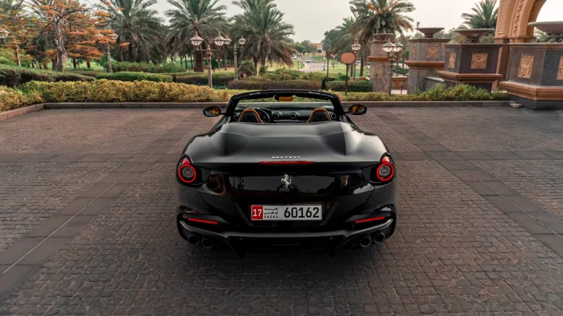 Ferrari Portofino Rosso (Noir), 2022 &agrave; louer &agrave; Abu Dhabi
