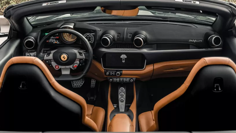 Ferrari Portofino Rosso (Noir), 2022 &agrave; louer &agrave; Abu Dhabi