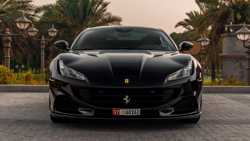 Ferrari Portofino Rosso (Noir), 2022 &agrave; louer &agrave; Abu Dhabi