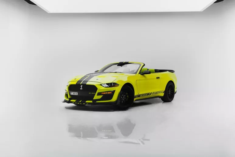 Dubai'de kiralık Ford Mustang (Sarı), 2021