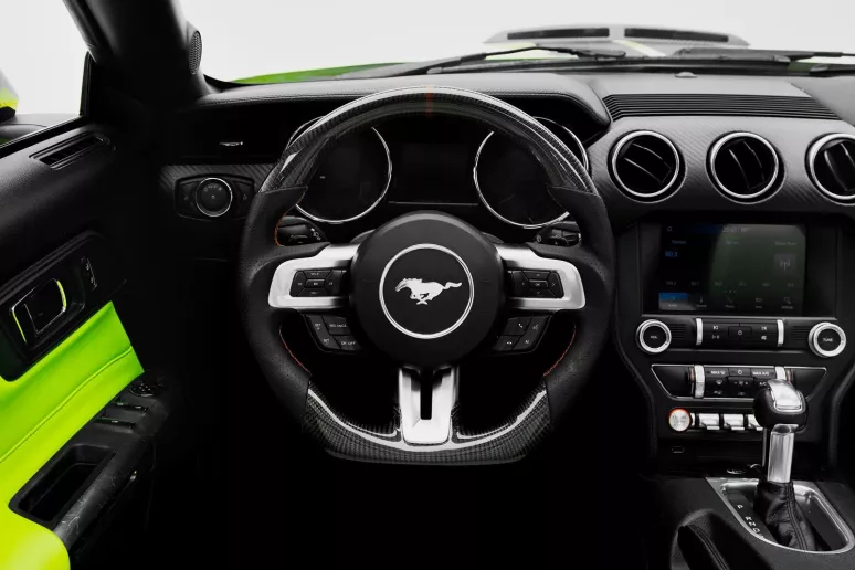 Dubai'de kiralık Ford Mustang (Sarı), 2021