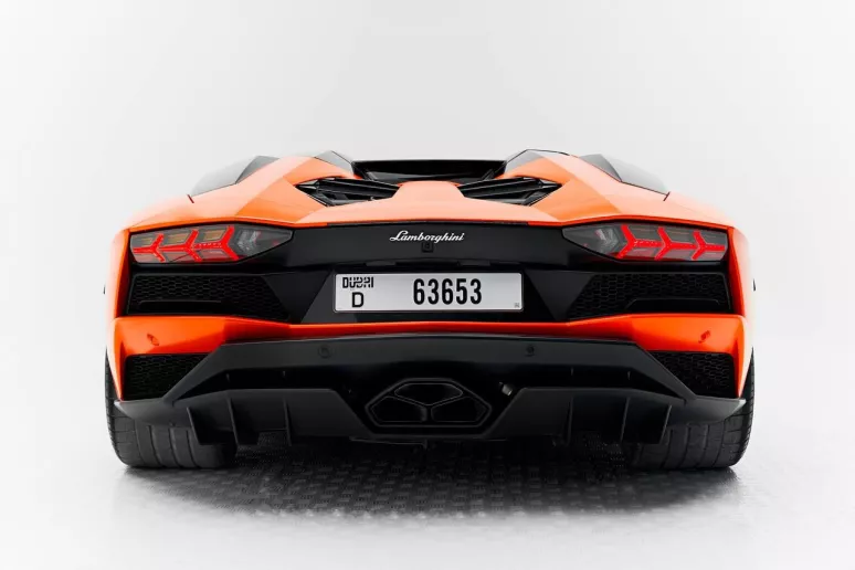 Lamborghini Aventador S Roadster (), 2019 te huur in Dubai