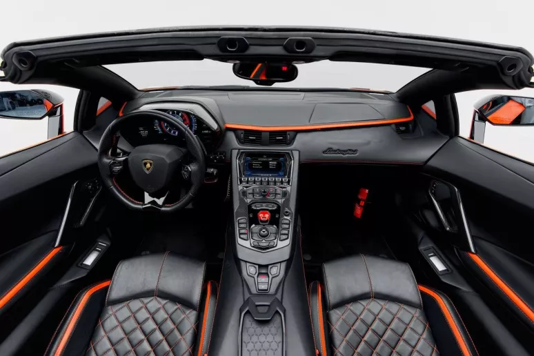 Lamborghini Aventador S Roadster (), 2019 te huur in Dubai