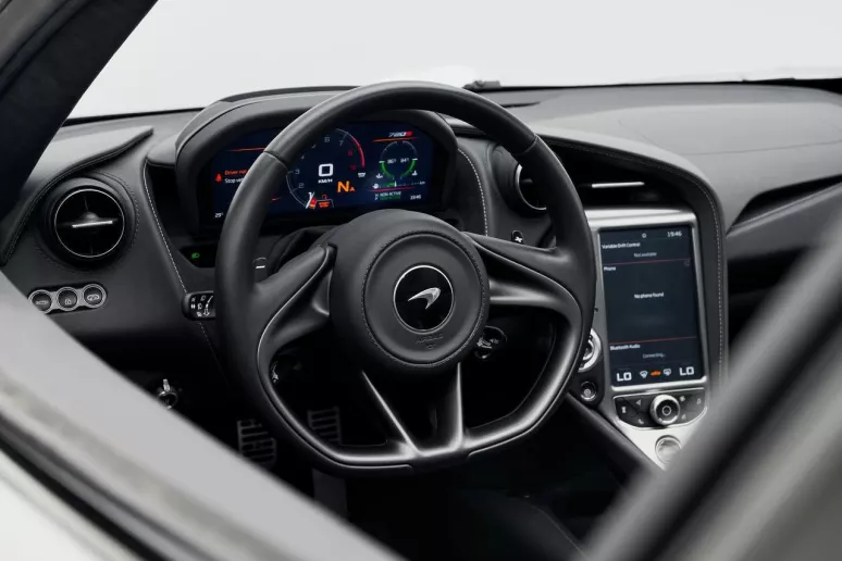 إيجار ماكلارين 720 S (اللون الرمادي), 2022 في دبي