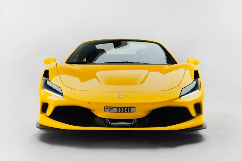Dubai'de kiralık Ferrari 812 Superfast (Sarı), 2019