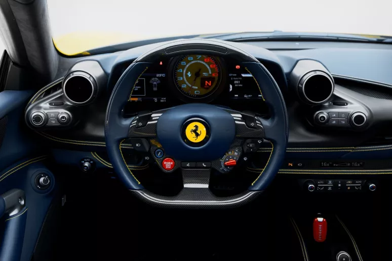 Dubai'de kiralık Ferrari 812 Superfast (Sarı), 2019