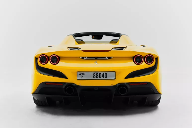 Dubai'de kiralık Ferrari 812 Superfast (Sarı), 2019
