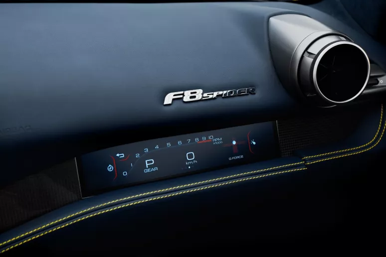 Dubai'de kiralık Ferrari 812 Superfast (Sarı), 2019