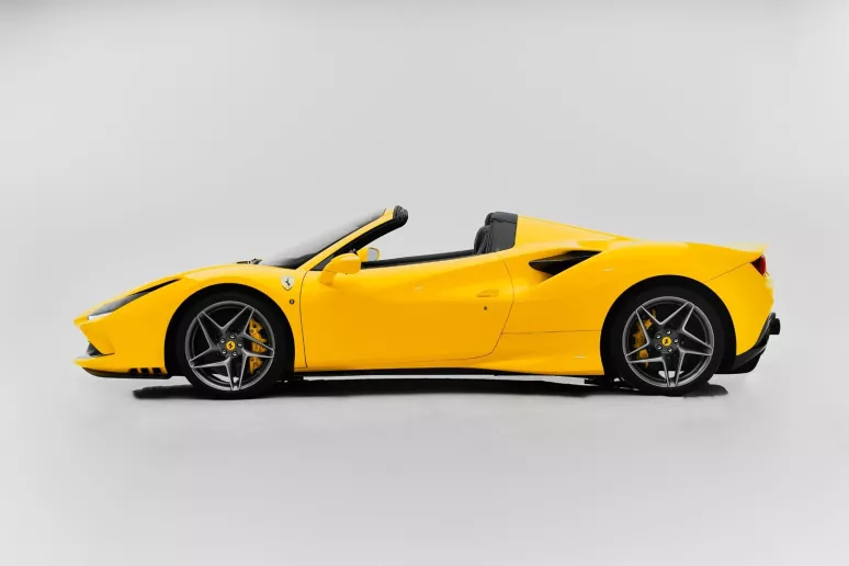 Dubai'de kiralık Ferrari 812 Superfast (Sarı), 2019