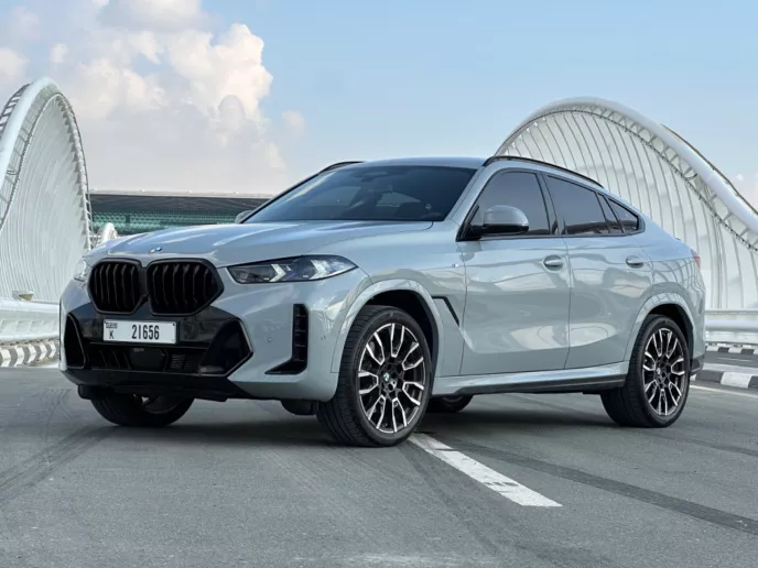 Res&uuml;'l-Hayme'de kiralık BMW X6 (Gri), 2023
