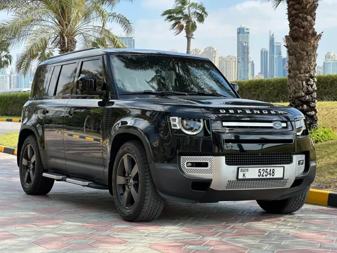 在迪拜 租 路虎卫士 HSE V6 (黑色), 2023