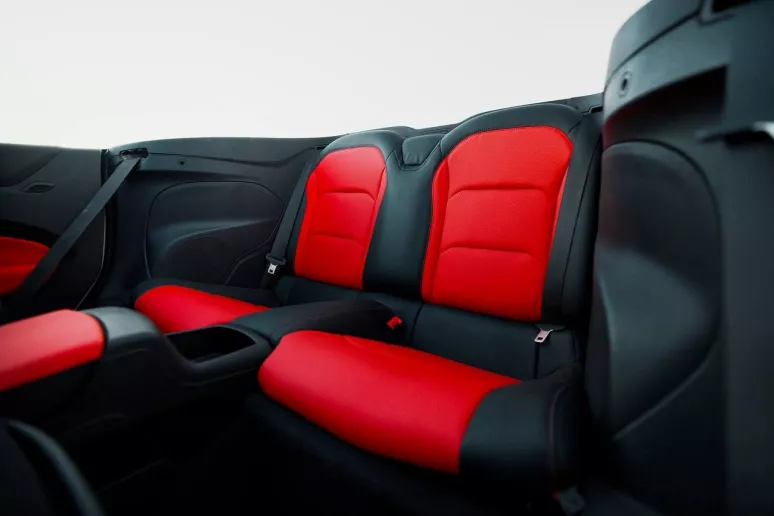 Chevrolet Camaro V6 (Blanco), 2021 para alquiler en Dub&aacute;i