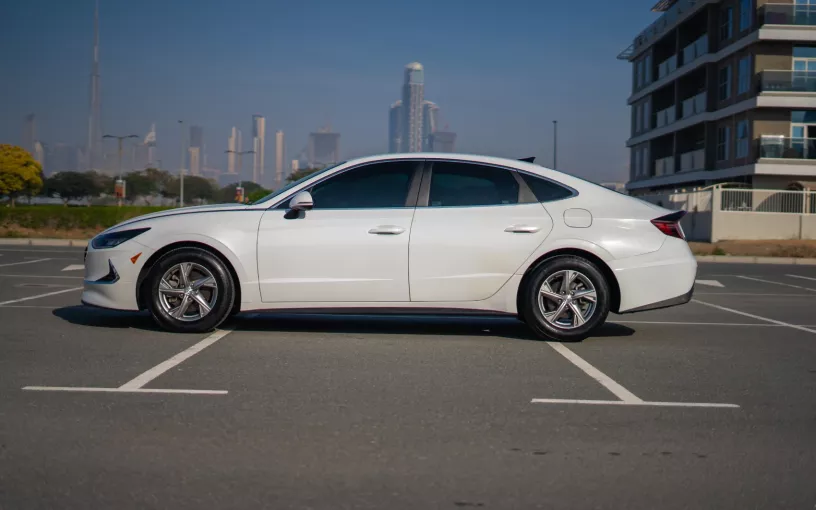 Hyundai Sonata (Белый), 2021 для аренды в Дубай