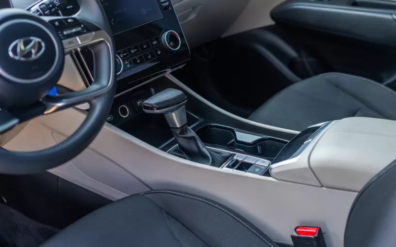 Hyundai Tucson (Blanco), 2022 para alquiler en Dub&aacute;i