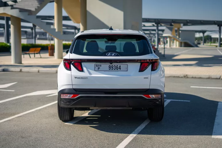 Hyundai Tucson (Blanco), 2022 para alquiler en Dub&aacute;i