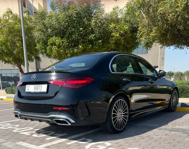 Mercedes C200 (Schwarz), 2024  zur Miete in Dubai