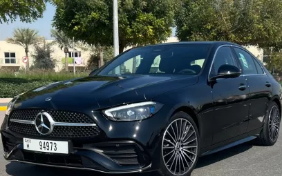 Mercedes C200 (Zwart), 2024 te huur in Dubai