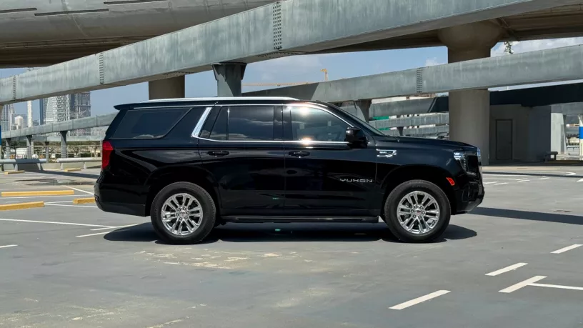 在阿布扎比 租 GMC 尤科恩 (黑色), 2024