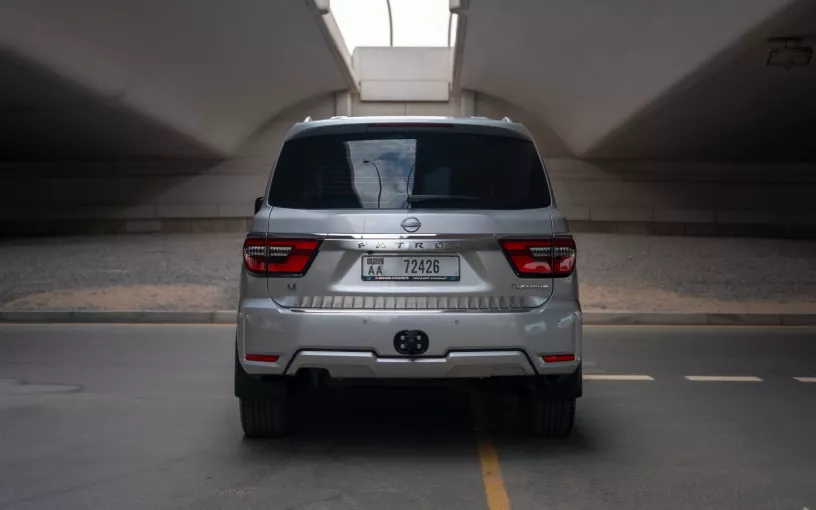 Dubai'de kiralık Nissan Patrol Platinum V6 (G&uuml;m&uuml;ş), 2024