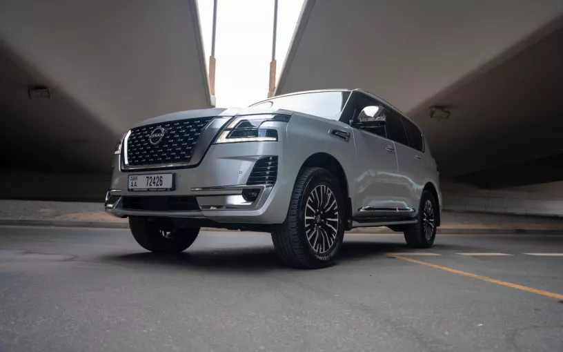 Dubai'de kiralık Nissan Patrol Platinum V6 (G&uuml;m&uuml;ş), 2024