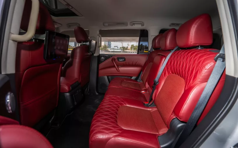 Dubai'de kiralık Nissan Patrol Platinum V6 (G&uuml;m&uuml;ş), 2024