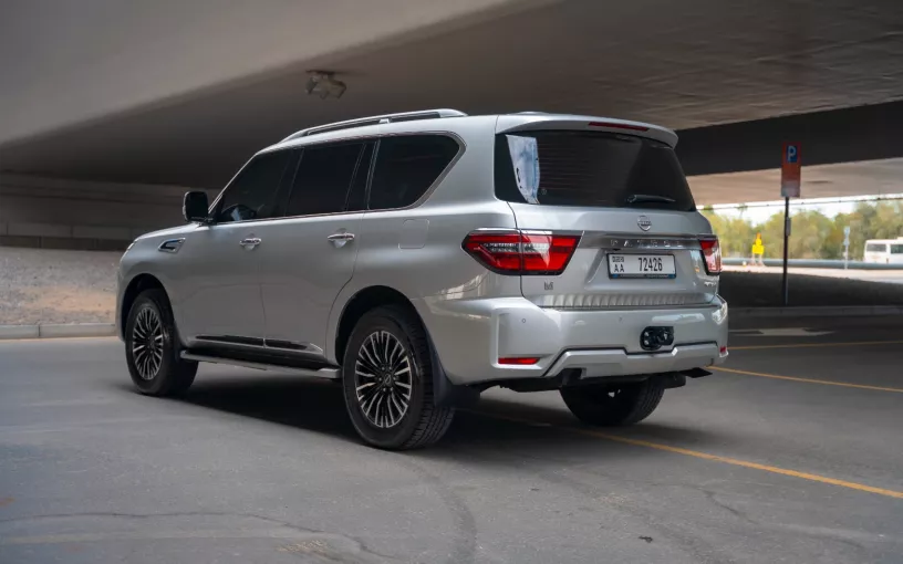 Dubai'de kiralık Nissan Patrol Platinum V6 (G&uuml;m&uuml;ş), 2024