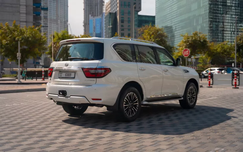 Dubai'de kiralık Nissan Patrol Platinum V6 (Beyaz), 2024