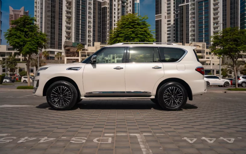 Dubai'de kiralık Nissan Patrol Platinum V6 (Beyaz), 2024