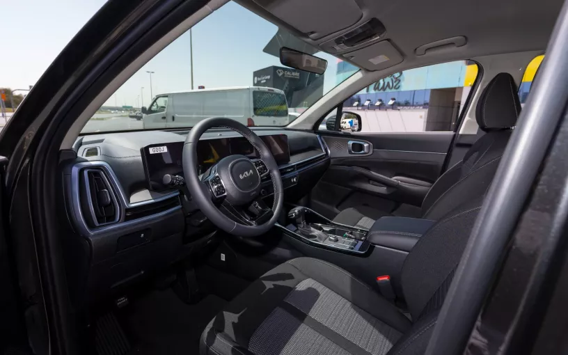 KIA Sorento (Donker Grijs), 2024 te huur in Dubai