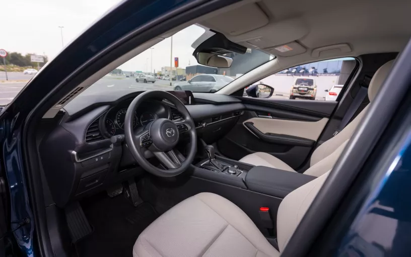 Şarika'de kiralık Mazda 3 (Derin Mavi İnci), 2024