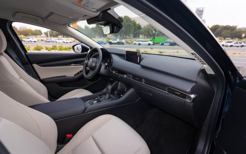 Şarika'de kiralık Mazda 3 (Derin Mavi İnci), 2024