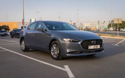 Mazda 3 (Стерлинг серый металлик), 2024 для аренды в Дубай