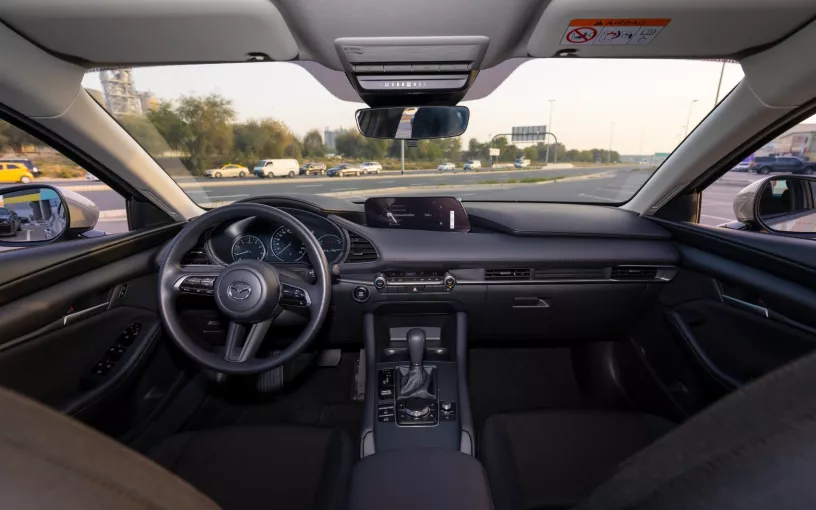 Şarika'de kiralık Mazda 3 (Altın), 2024