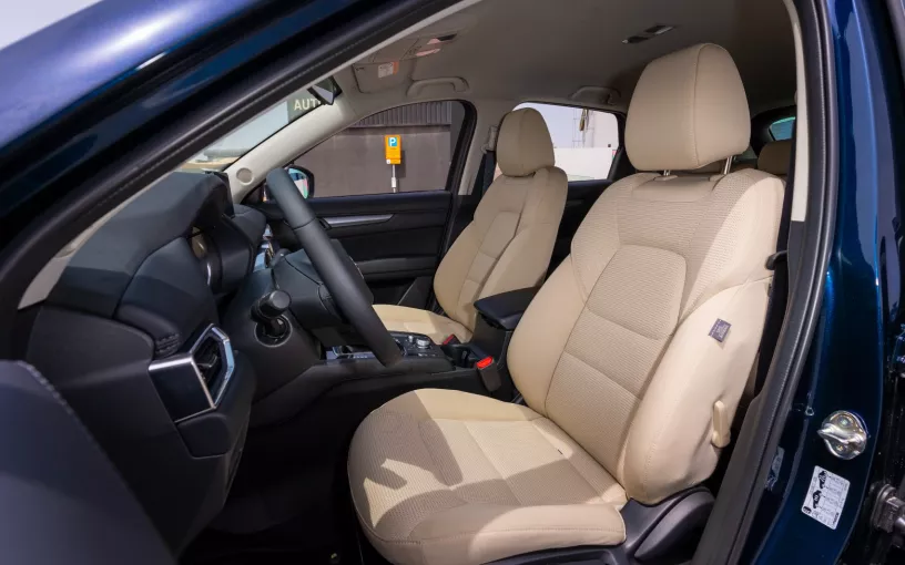 Mazda CX5 (Azul), 2024 para alquiler en Dub&aacute;i