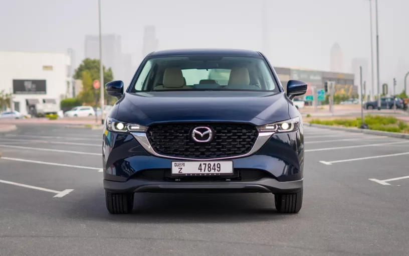 Mazda CX5 (Azul), 2024 para alquiler en Dub&aacute;i