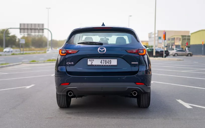 Mazda CX5 (Azul), 2024 para alquiler en Dub&aacute;i