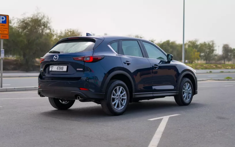 Mazda CX5 (Azul), 2024 para alquiler en Dub&aacute;i