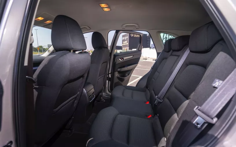 Mazda CX5 (Beige), 2024 para alquiler en Dub&aacute;i