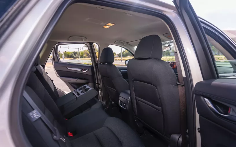 Mazda CX5 (Beige), 2024 para alquiler en Dub&aacute;i