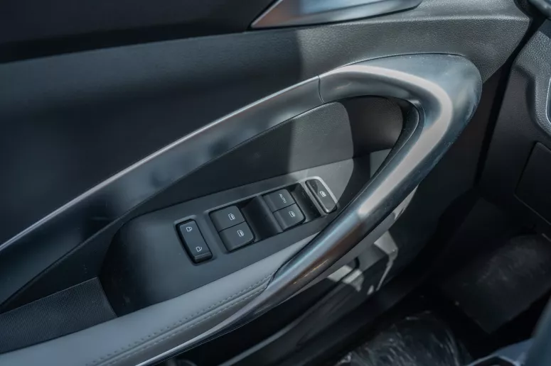 Chevrolet Captiva (Bianca), 2024 in affitto a Dubai