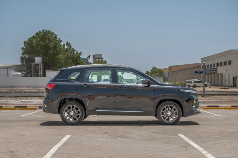 Chevrolet Captiva (Zwart), 2024 te huur in Abu Dhabi