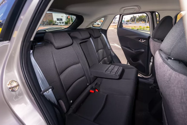 Şarika'de kiralık Mazda CX3 (Beyaz), 2024
