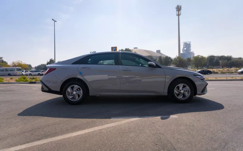 Hyundai Elantra (Серый), 2024 для аренды в Шарджа