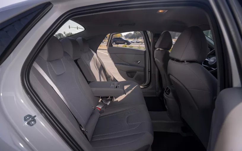 Hyundai Elantra (Серый), 2024 для аренды в Шарджа