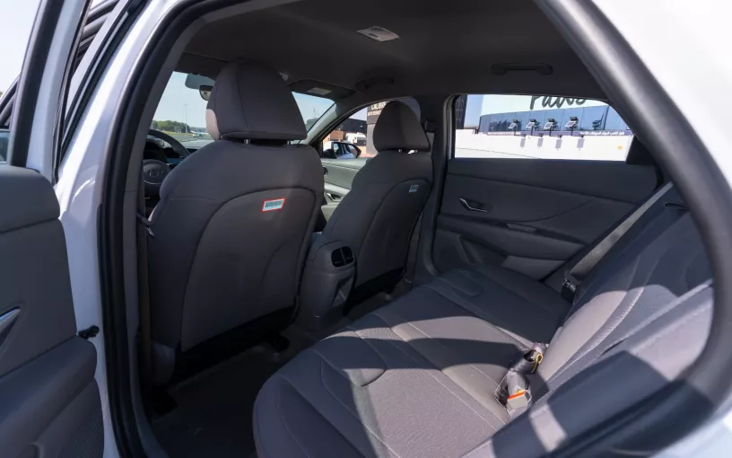 Hyundai Elantra (Белый), 2024 для аренды в Шарджа